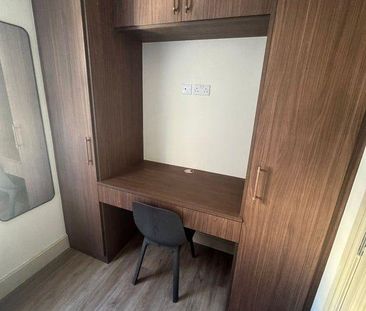 1 bedroom in a house share to rent - Photo 3