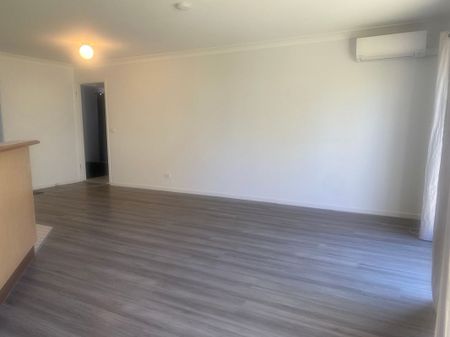 Freshly renovated unit - Photo 4