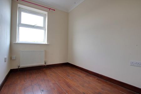 3 bedroom end of terrace house to rent - Photo 5