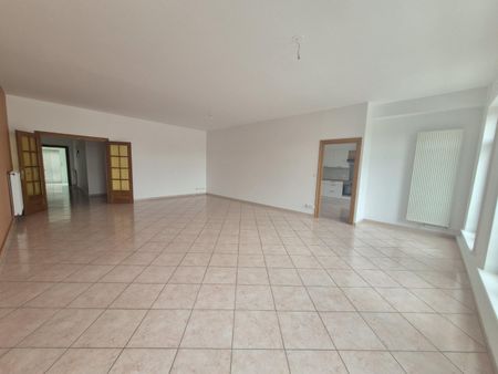 Location Appartement 3 pièces 141m² ST OMER 62500 - Photo 3