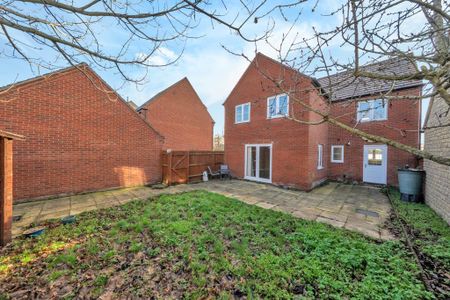 4 bedroom detached house to rent - Photo 4