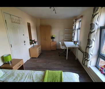 4 Bed Terraced House, Nazareth Road, NG7 - Photo 6