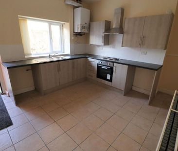 2 bedroom terraced house to rent - Photo 4