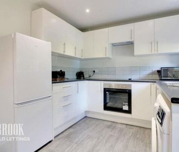 1 bedroom in a house share to rent - Photo 2