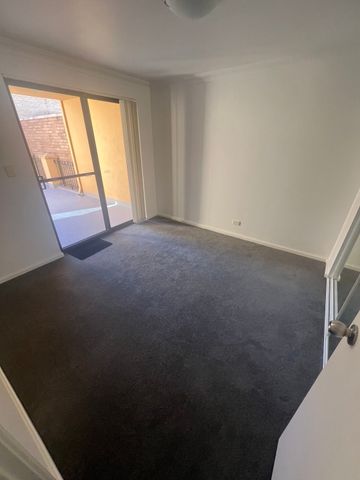 East Perth - Photo 4