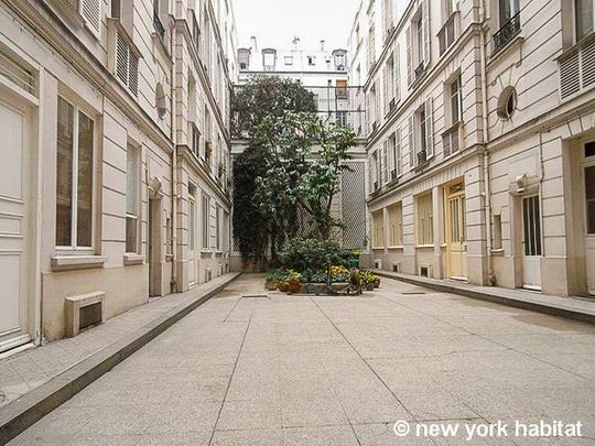 Logement à Paris, Location meublée - Photo 1