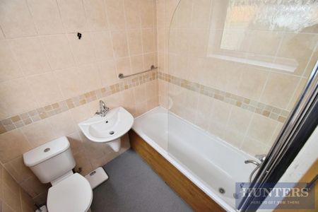 3 bedroom House To Let Total Size: 1109 SQ FT - Photo 3