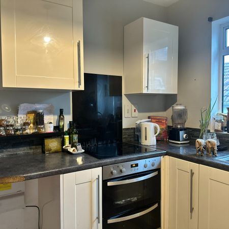 Room in a Shared Flat, North Harrow, HA2 - Photo 4