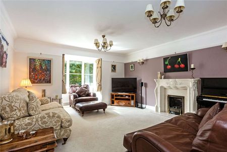 A wonderfully spacious and well-presented, four bedroom, family home in the charming village of Aley Green. - Photo 5