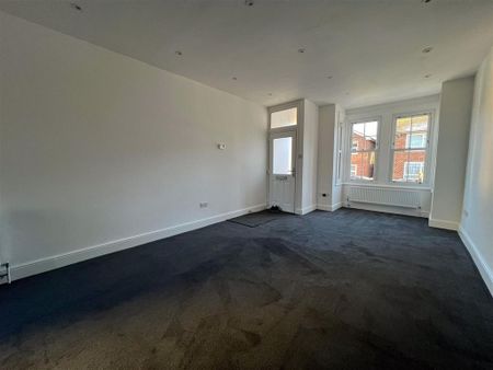 4 bedroom semi-detached house to rent - Photo 2