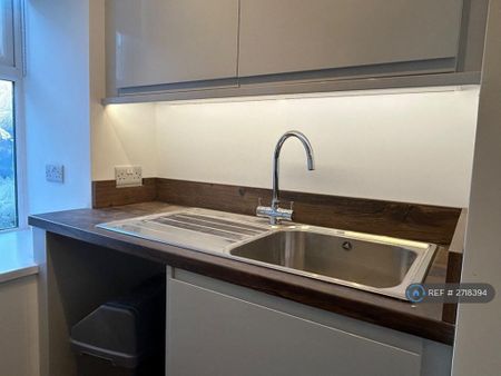 Studio to rent - Photo 5