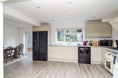 2 bedroom semi-detached house to rent - Photo 4