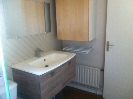 Location Maison 4 pièces 79m² FLEURY LES AUBRAIS 45400 - Photo 2