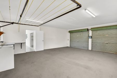 13Kw SOLAR, POOL, SIDE ACCESS, RUMPUS ROOM - Photo 4