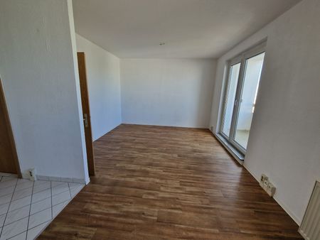 Top Wohnung, drei Zimmer und großer Balkon, ab November mit neuer Einbauküche! - Photo 4