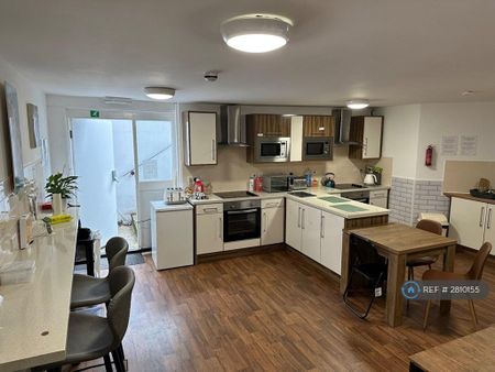 1 bedroom in a house share to rent - Photo 5
