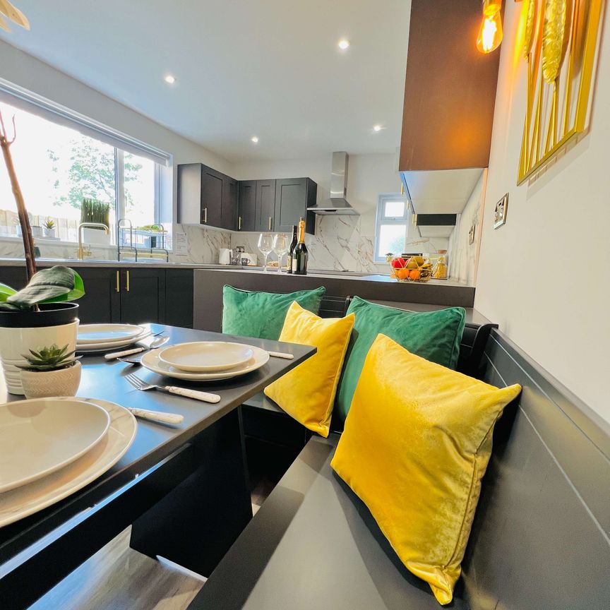 Stunning rooms in centrally located property close to hospital Bedroom 5 - Photo 1