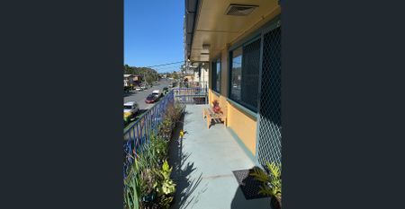 BEACHSIDE UNIT, 2 MINUTE STROLL TO KIRRA BEACH - Photo 4