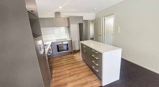 Spacious Inner-City Living - Photo 1