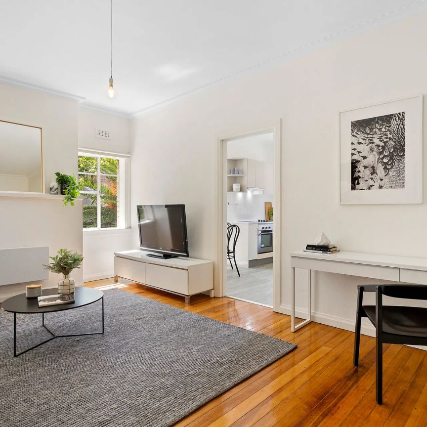 Timeless Grace in Botanic Gardens Precinct! - Photo 1