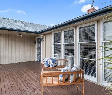 8 Looranah Street, Narrabundah. - Photo 6