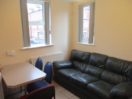 3 Bedroom Apartment, 26B University Avenue, Queens Quarter, Belfast, BT7 1GY - Photo 3