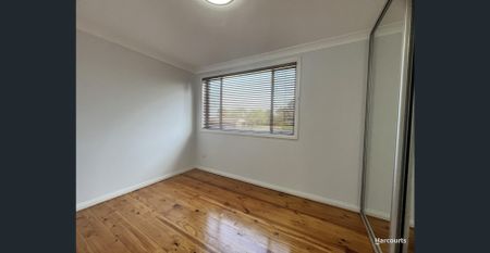 Remarkable Townhouse - Photo 2