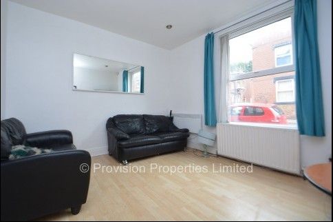 4 Bedroom Houses Hyde Park Leeds - Photo 1