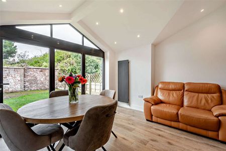 An outstanding high-quality family home perfectly positioned in the heart of Wilmslow - Photo 2