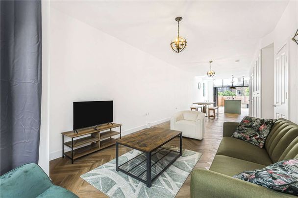 Recently built four bedroom family house in a great location. - Photo 1