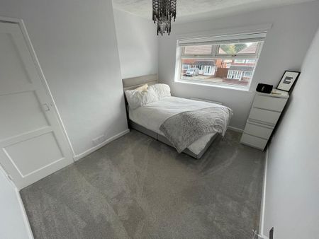 3 bedroom semi-detached house to rent - Photo 4