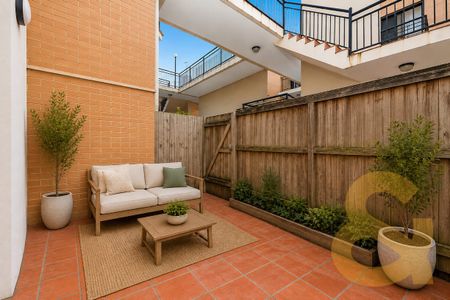 Modern Loft-Style 1-Bedroom with Courtyard in Prime Location - Photo 3