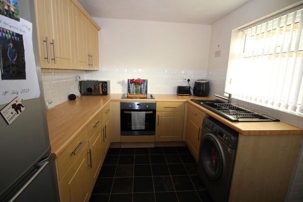 2 Bedroom Mid Terraced House - Photo 1