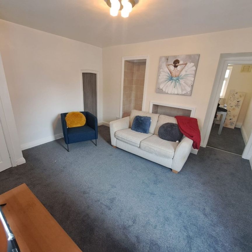 Room in a Shared House, Halliday Road, M40 - Photo 1