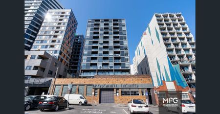 EXTRA LARGE ONE BED ON CITY EDGE READY TO MOVE IN NOW! - Photo 5