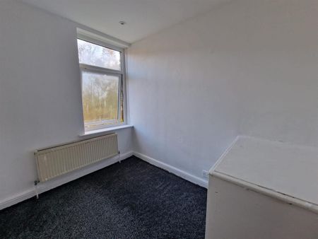 Church Hill, Eastborough, Dewsbury - Photo 3