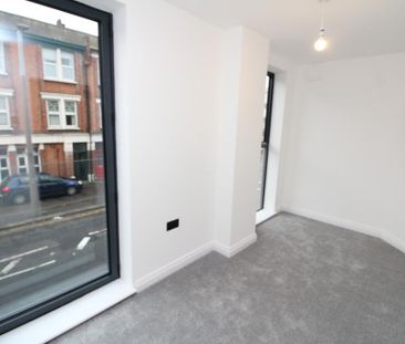 5 bedroom terraced house to rent - Photo 4