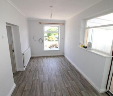 2 bedroom detached bungalow to rent - Photo 2