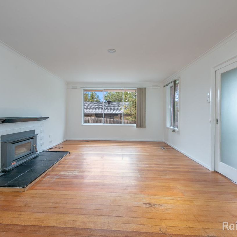 Everything at the touch of your fingertips! - Photo 1