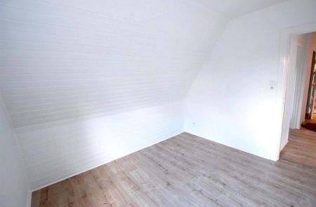 Helle, geräumige 4 Zimmer-Wohnung EBK 28277 02/26 - Photo 3