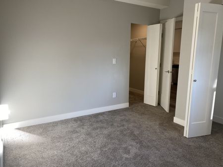 CENTRAL PARK VILLAGE – PARK SUITES 1 BD/1BA - Photo 4