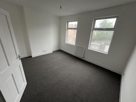 3 bedroom end of terrace house to rent - Photo 2