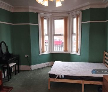 1 bedroom in a house share to rent - Photo 4