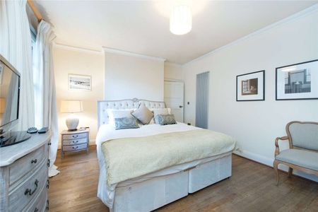 A charming terraced house providing spacious and neutrally decorated accommodation with a garage, off-street parking and a garden. - Photo 5