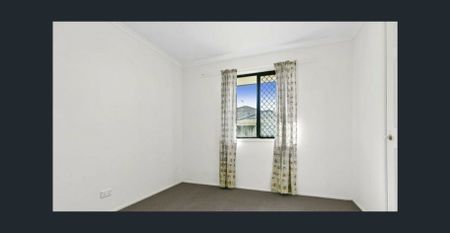 🏡 Transform This Spacious 4-Bedroom Home Into Your Own Style! Available 20th of January 2026 - Photo 4