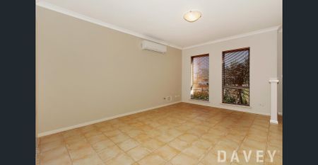 Beautifully Presented 3x2 Villa in Quiet Cul-de-Sac - Photo 2