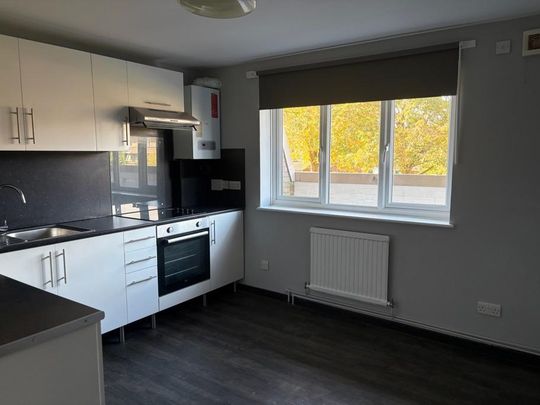 3 bedroom maisonette to rent - Photo 1