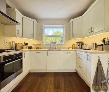 4 bedroom detached house to rent - Photo 4