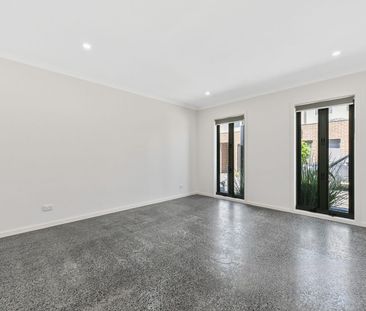 Secure, Stylish & Perfectly Located Family Home - Photo 3