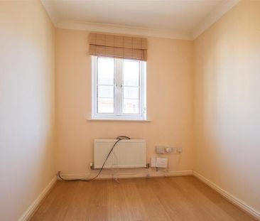 4 bedroom semi-detached house to rent - Photo 5